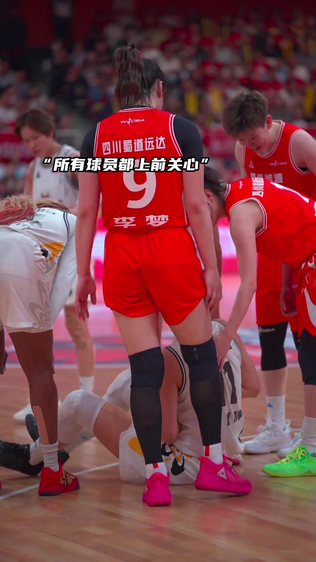 强队对决场面火爆，精彩瞬间不容错过的简单介绍